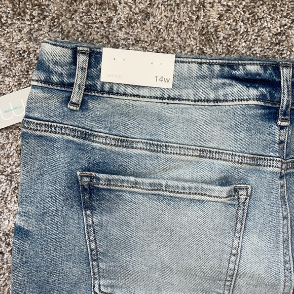 NWT Maurice’s Vintage High Rise Light Wash Frayed Hem Denim Skirt 14 - Picture 7 of 8